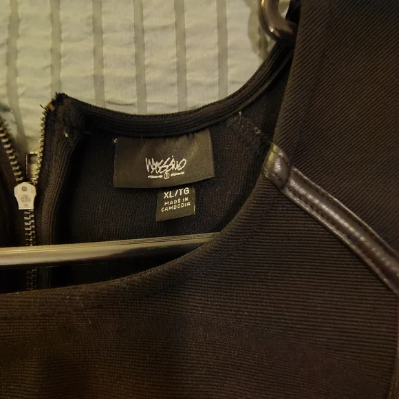 Elegant Black Dress - Picture 4 of 5